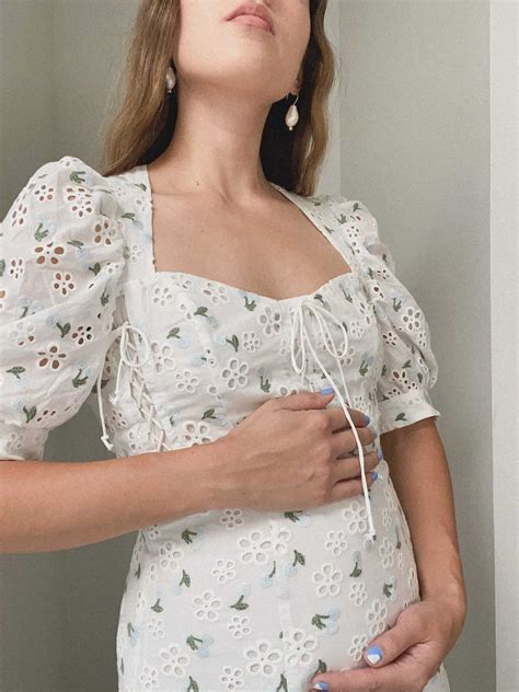 How To Reduce Pregnancy Swelling: Easy Fixes For Puffy Face, Feet