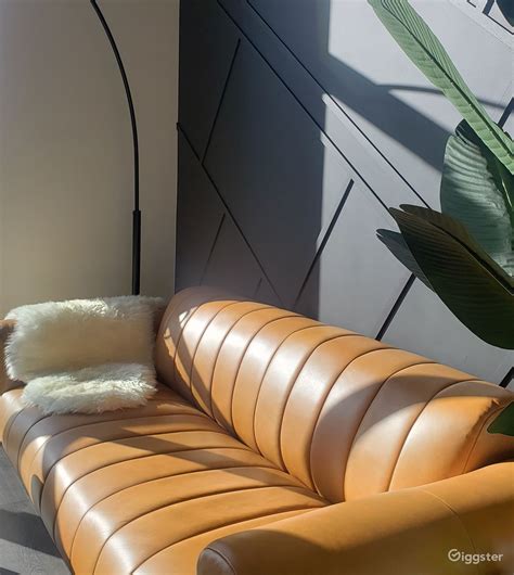 Downtown condo in quintessential Toronto with impe | Rent this location