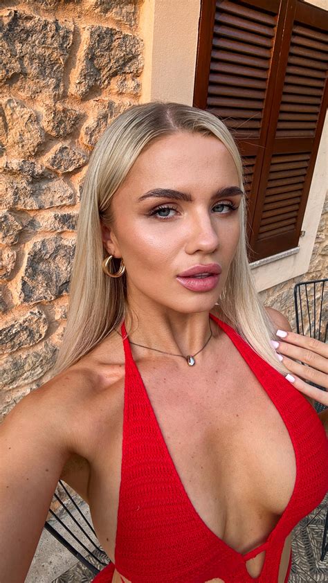 Daniella Hemsley (@daniella.hemsley) • Instagram photos and videos