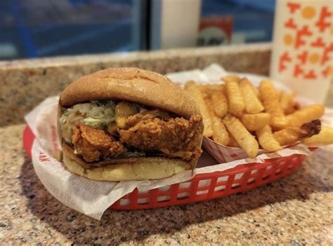 HOLDAAK FRIED CHICKEN - Updated May 2025 - 204 Photos & 251 Reviews ...