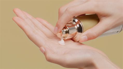Firming Serum Supreme: Lift and Tighten | Clé de Peau Beauté