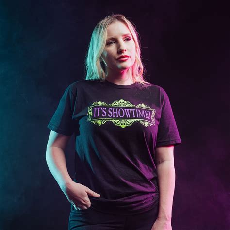 Women's It's Showtime Boyfriend Fit T-Shirt - Black en 2024