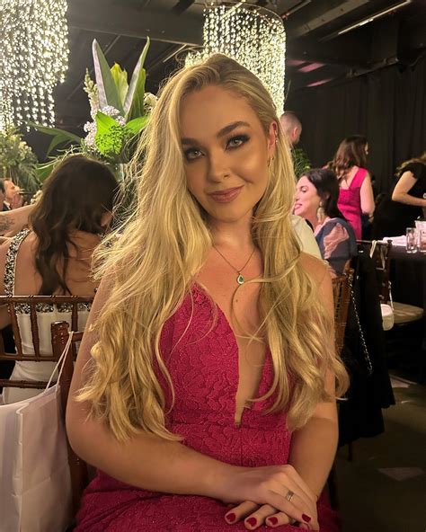 Gabriela Araujo | pink mood 🩷 | Instagram