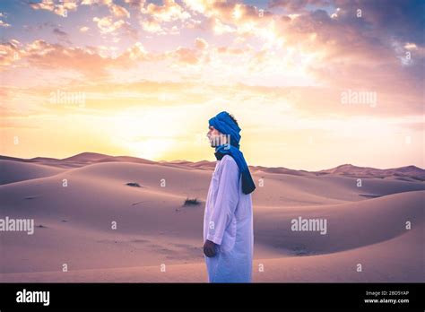 Berber man wearing traditional tuareg clothes in the Sahara Desert at ...