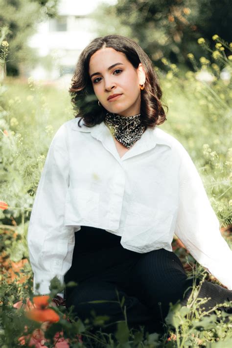 Women+With+Large+Breast+And+Protruding+Nipples Photos, Download The