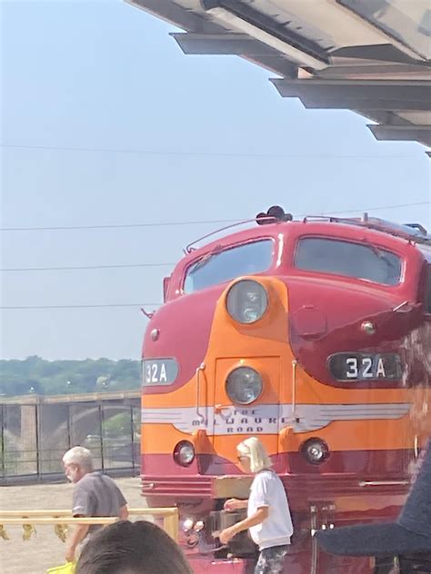 Went to train days yesterday saw the Milwaukee road 261 and 32a : r ...