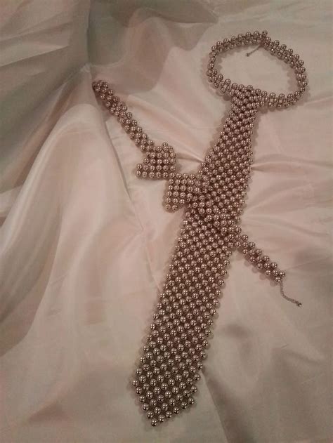Галстук из бусин , бабочка из бусин in 2025 | Handmade fashion jewelry ...