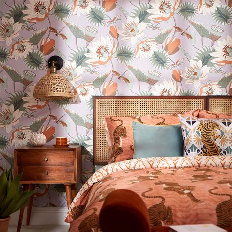 Floral Wallpaper Behind Bed at Linda Comstock blog