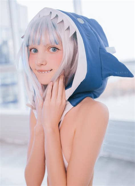 Gawr Gura cosplay by Caties (me). Shark teeth also made by me *w* : r