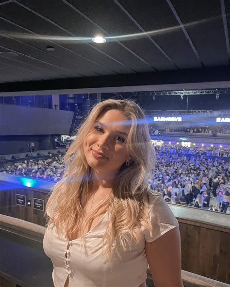 Anna Kelly (@anna.k3lly) • Instagram photos and videos