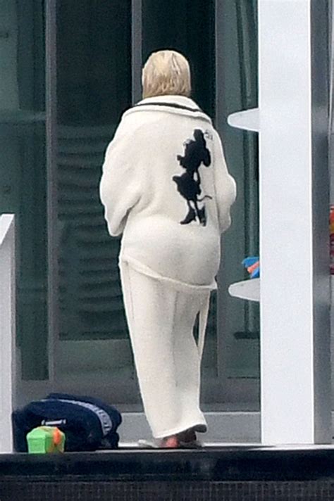 Christina Aguilera Boobs In Swimsuit - Hot Celebs Home