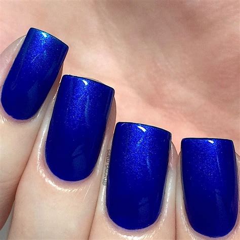 Elegant Blue Gradient Nails