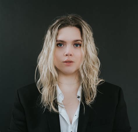 Squirting Orgasm: How it Feels & Tips on How to Squirt