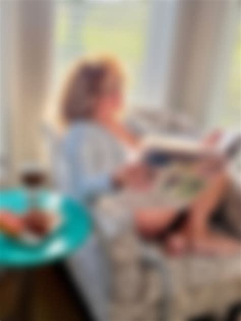 Relaxing Sunday morning : r/cougars_and_milfs_sfw