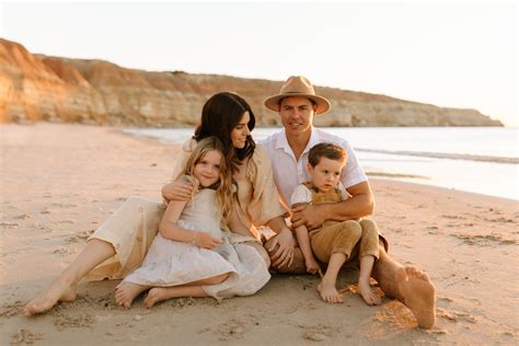 What To Wear To Your Family Photoshoot — Bec Shaw Photography