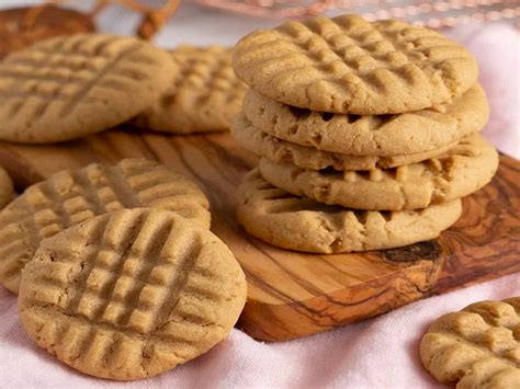 Peanut Butter Cookies - CakeAndBarrel