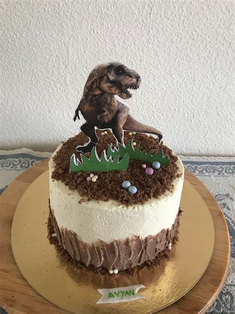 Cooking With Swapna: Dino themed cake!