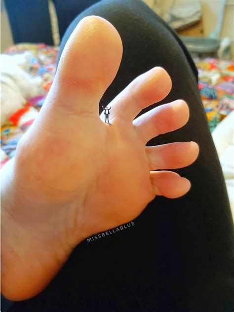 Jasmine Mendez GIANT size 11 feet : r/GiantessFeet