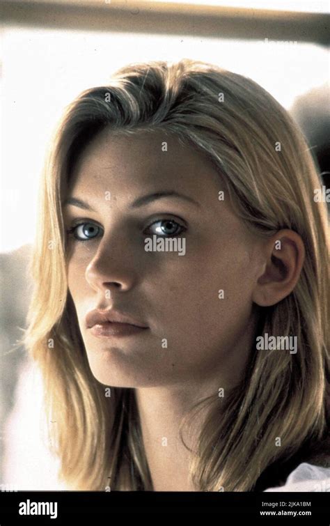 Natasha Henstridge Film Species (USA 1995) Characters: Sil Director