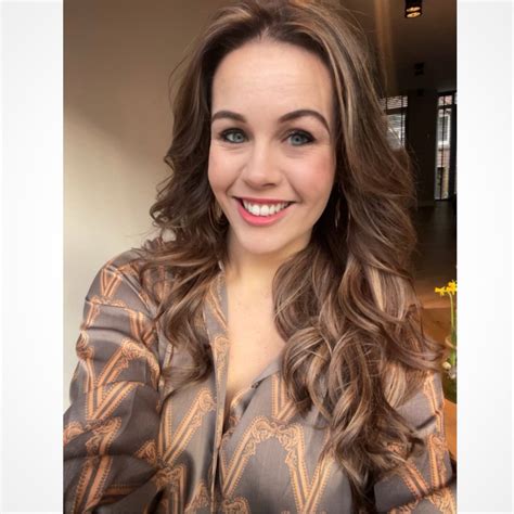 michelle stubbe eigenaresse younique fashion linkedin