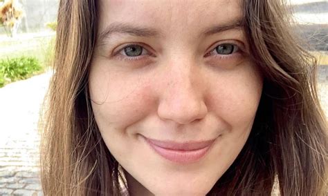 nathalia dill compartilha album de fotos de sua filha