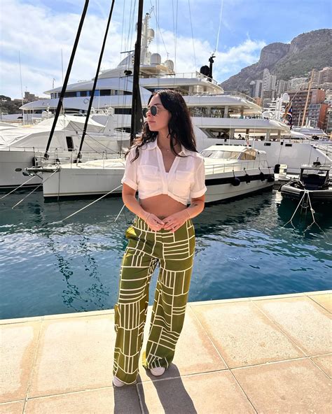 yall think i can stop the plane by crying in the runway.. #couple #wife