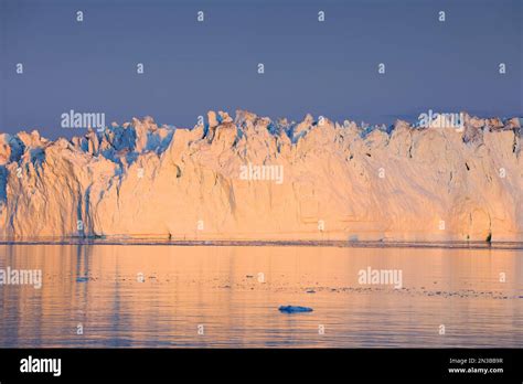 icebergs  ilulissat icefjord  sunset ilulissat icefjord disko