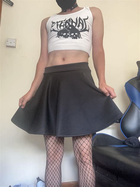 First time I’ve ever worn a skirt👉👈 : r/femboy