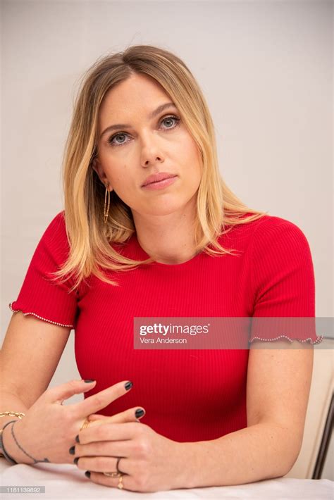 50 Scarlett Johansson Feet Photos | Hollywood Celebrity WikiFeet