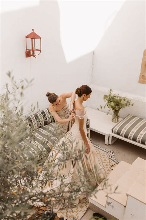 Vestidos de novia 2025: las apuestas por la estética romántica, los