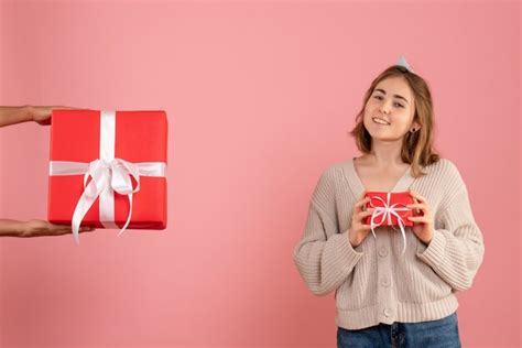 Estreando O Presente - Página 7 | O Presente Imagens – Download Grátis no Freepik