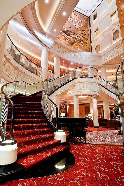 Grand Staircase, Queen Mary 2