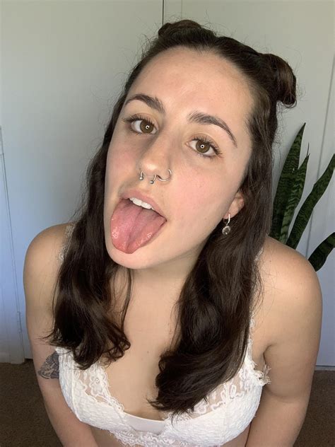coat my tastebuds with your cum💦 : r/MouthWideOpen