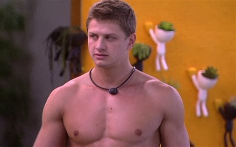 bbb lucas ganha anjo autoimune  da castigo  pyong  daniel