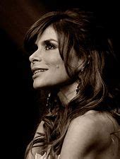 What’s Behind Paula Abdul’s $20 Million Wealth? The Numbers Don’t Lie - Veja Store Site