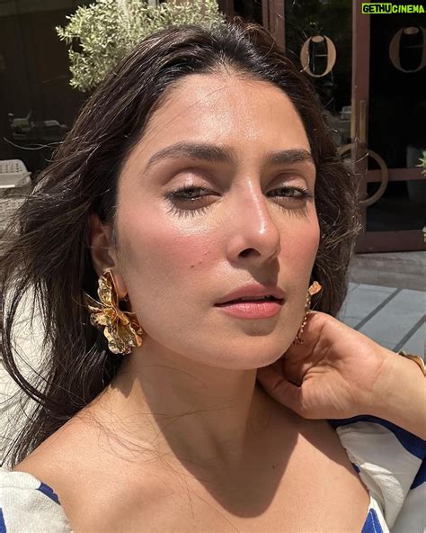 ayeza khan wiki biography age gallery spouse