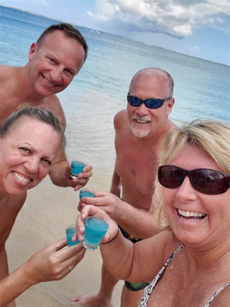 How To Make Refreshing Summer Cocktails For Fun Beachside Sipping