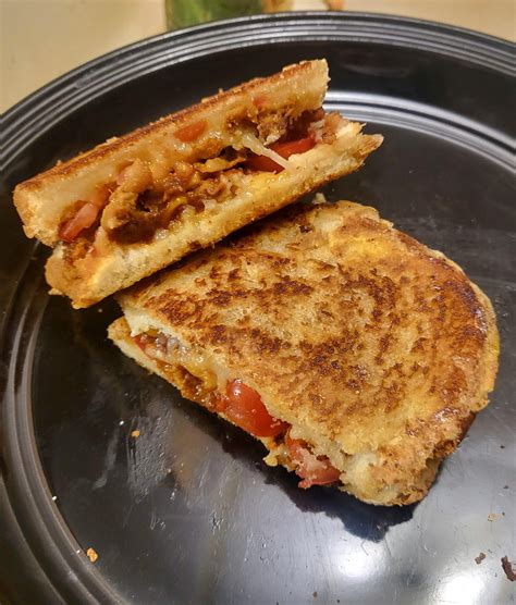 Girl, you looks good, won't you back that azz up You'se a fine