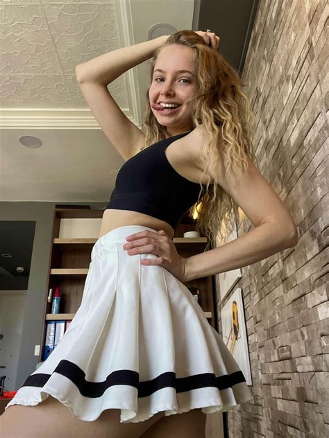 Are brunette girl armpits lickable? : r/armpitfetish