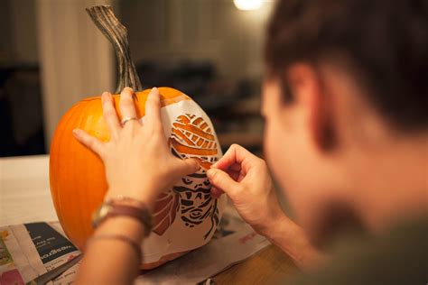 How to Carve a Pumpkin for Halloween: 4 Different Ways