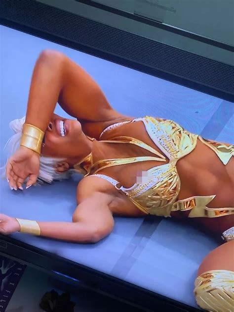 WWE superstar Jade Cargill suffers WrestleMania wardrobe malfunction as
