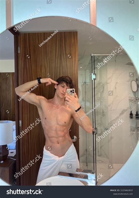 4,735 Male Body Selfie Images, Stock Photos, and Vectors | Shutterstock