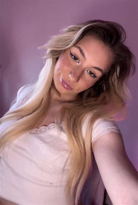 cleavage lol rcroptopgirls
