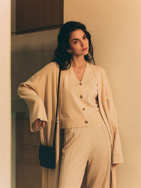 Трикотажный жилет с застежкой на пуговицы :: LICHI - Online fashion store