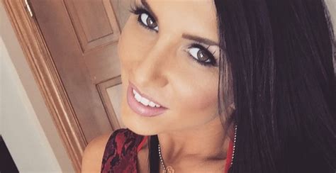 Red Sox Fan Romi Rain Looks Hot In Yankees Jersey (Photo)
