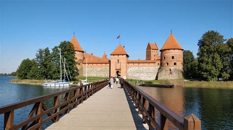 trakai castle lithuania visions  travel