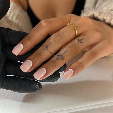 15 Bridesmaid Nail Ideas the Whole Bridal Party Will Love — See Photos ...