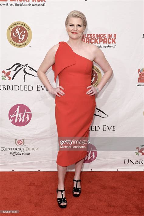 Jennifer Robertson's feet