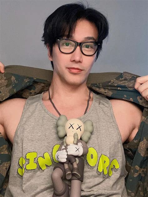 7 Potret Chuando Tan, Model Singapura yang Awet Muda di Usia 56 Tahun