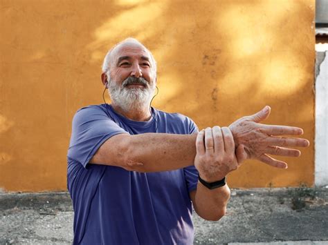 elbow arthritis symptoms diagnosis treatment